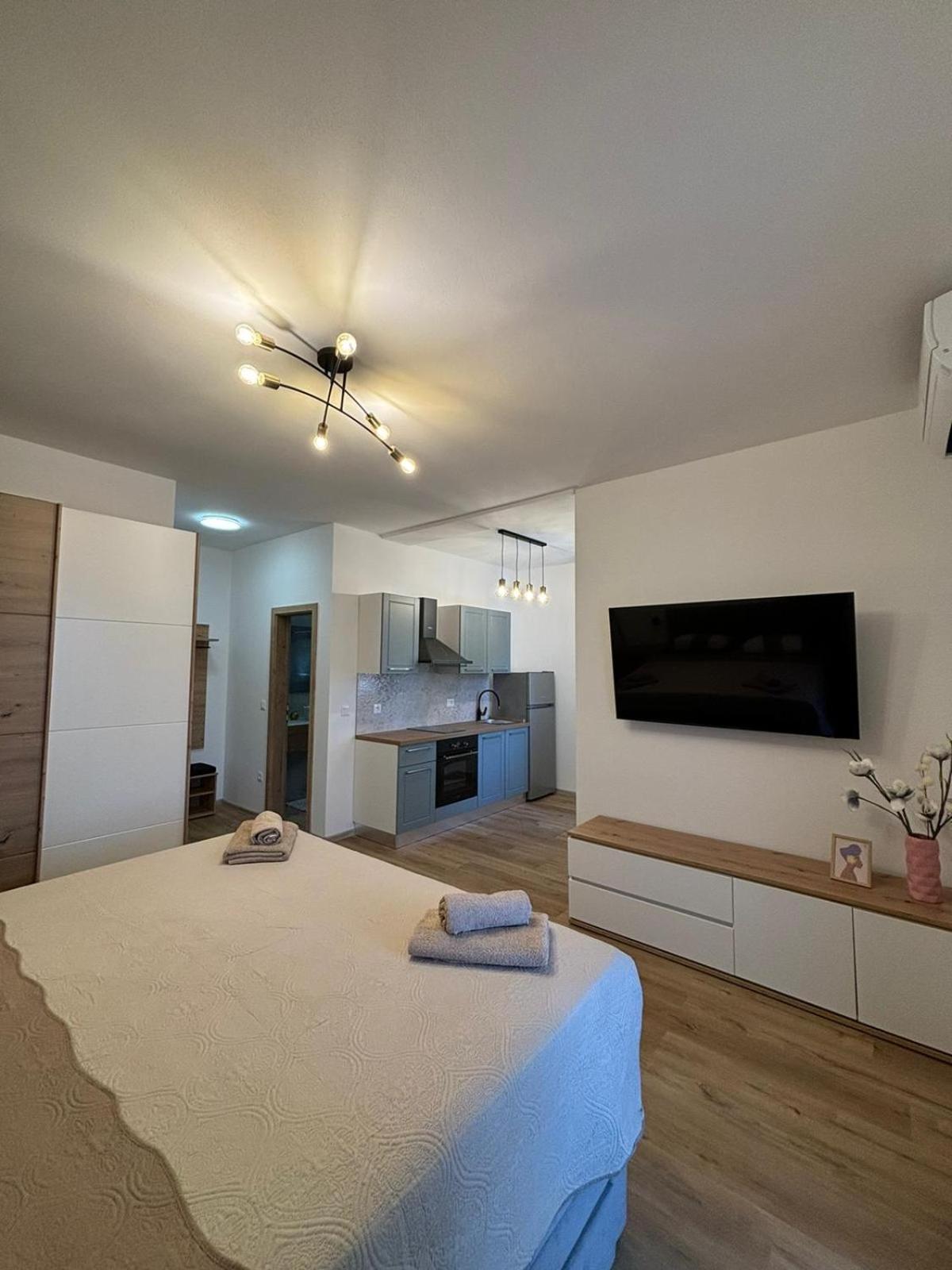 Apartment And Room Marlen Ровиньско село Экстерьер фото