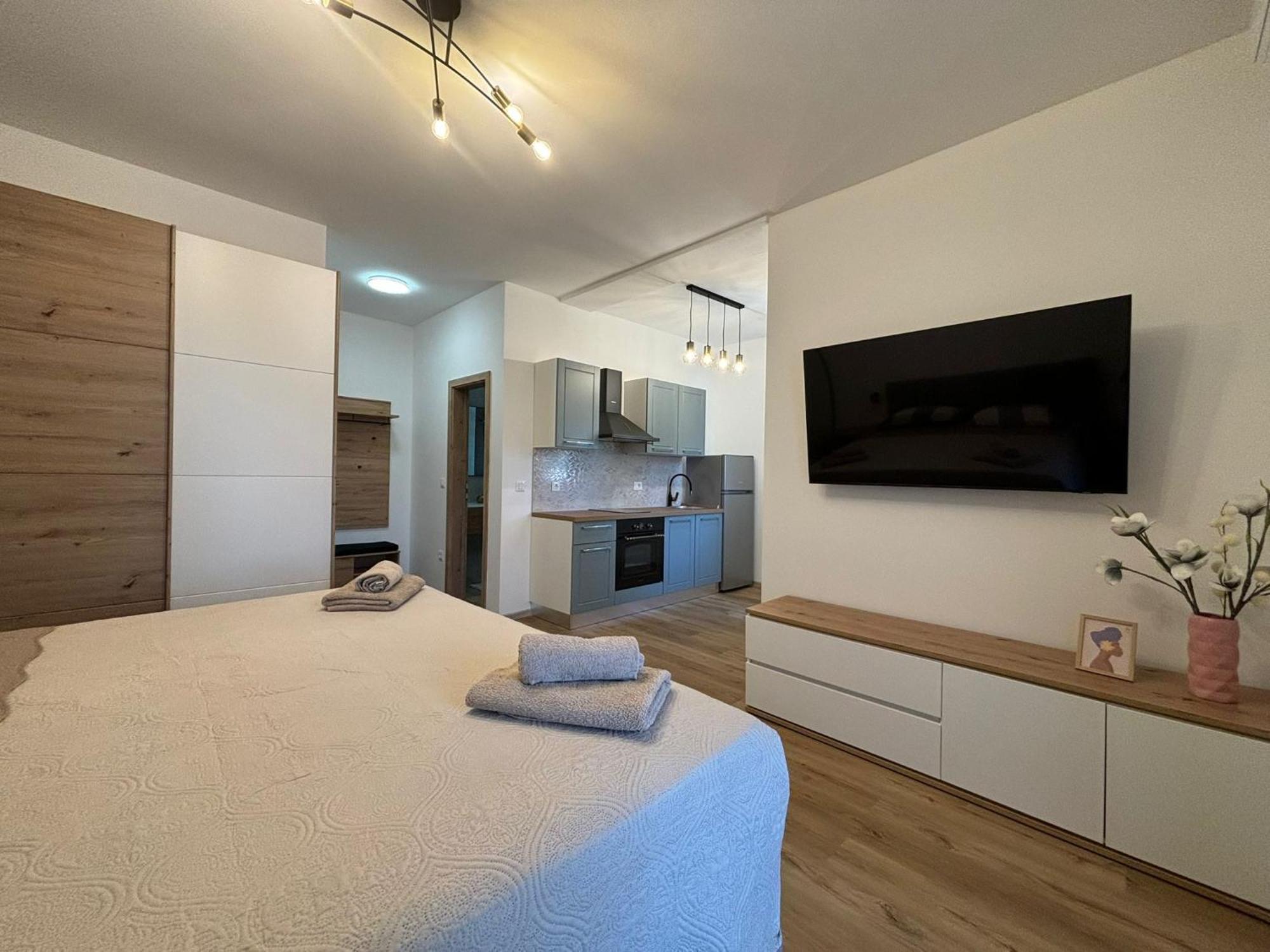 Apartment And Room Marlen Ровиньско село Экстерьер фото